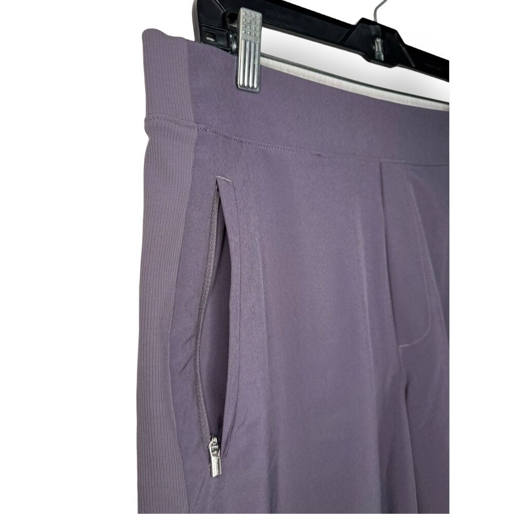Athleta Brooklyn Bermuda Shorts Women’s 12 Activewear Tempest Violet Gorpcore - Picture 2 of 6